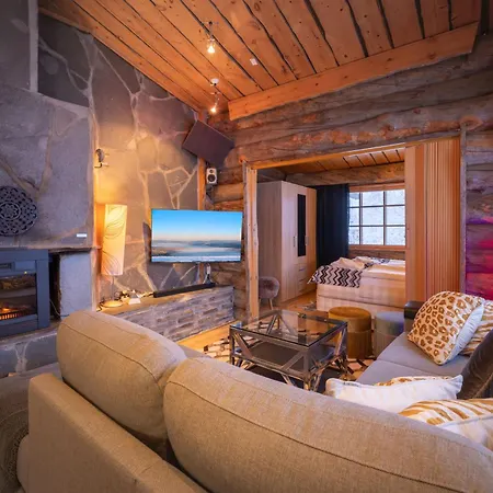 Kuukkeli Log Teerenpesae