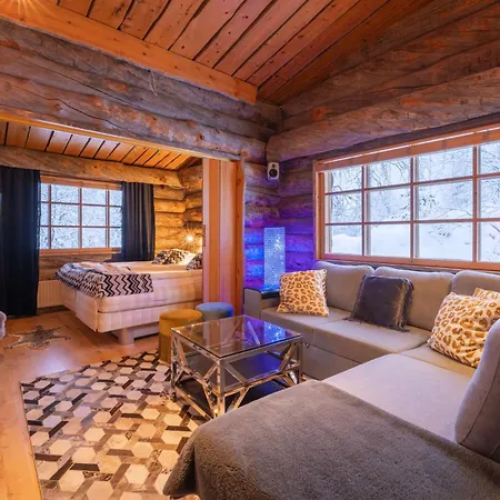 Kuukkeli Log Teerenpesae