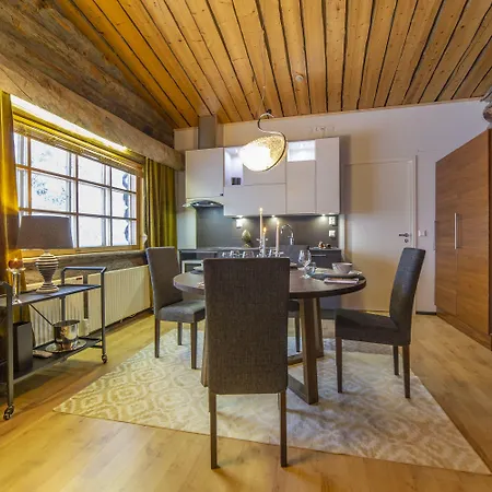 Kuukkeli Log Teerenpesae * Saariselkä