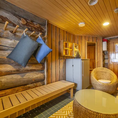 Kuukkeli Log Teerenpesae Apartament *