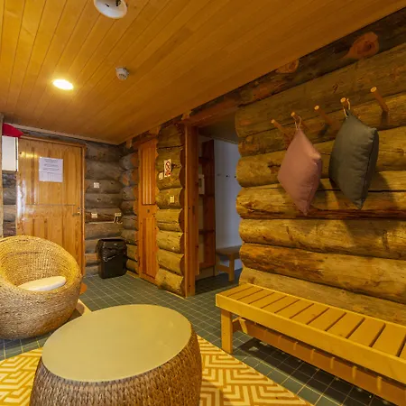 Kuukkeli Log Teerenpesae Apartament *