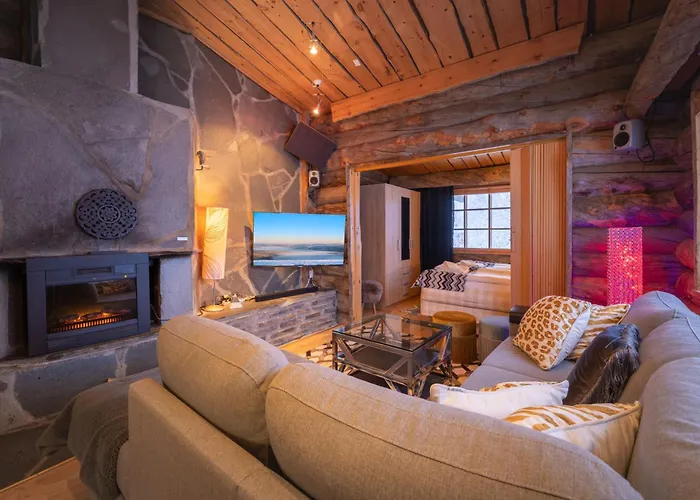 Kuukkeli Log Teerenpesae